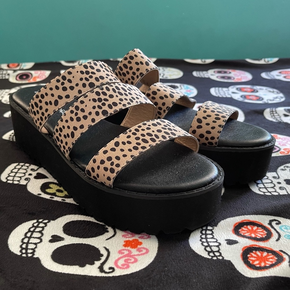 Dirty Laundry Platform Sandals (2 for 1) - Picture 4 of 5